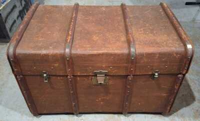 212 · STEAMER TRUNK