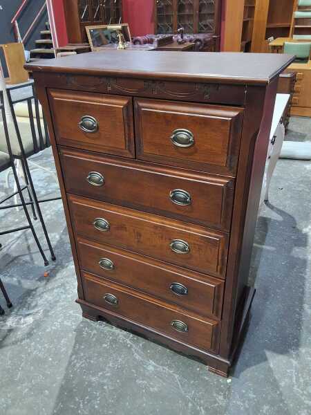 CHEST OF DRAWERS