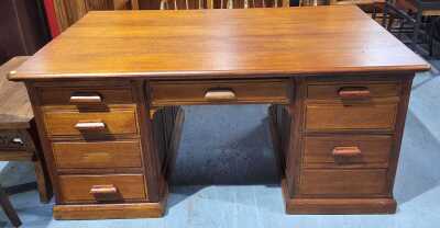 334 · EXECUTIVE DESK