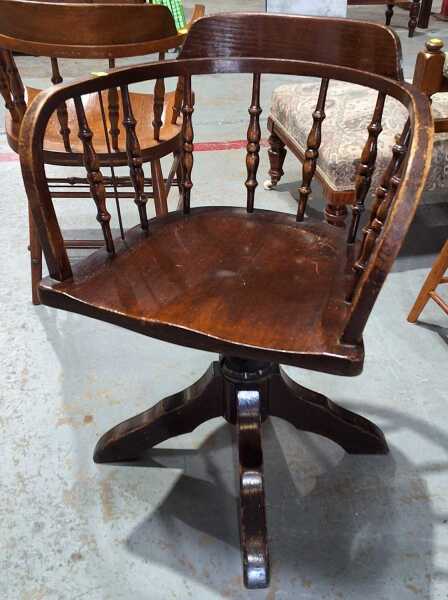 CAPTAINS CHAIR