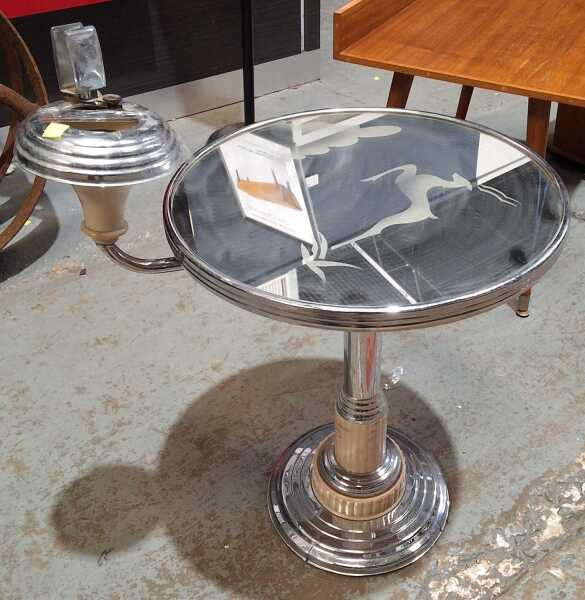 SMOKERS STAND