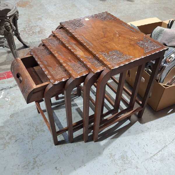 NESTING TABLES