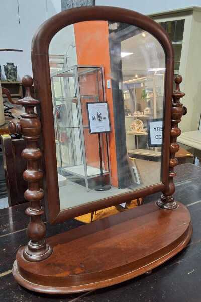 DRESSING MIRROR