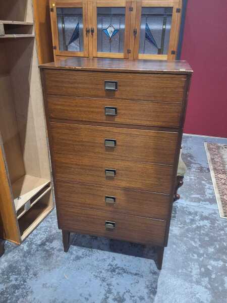 CHEST OF DRAWERS