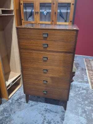 152 · CHEST OF DRAWERS