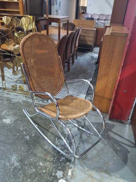 ROCKING CHAIR