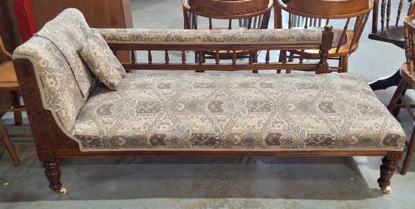 CHAISE LOUNGE