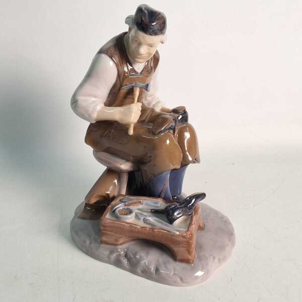PORCELAIN FIGURE