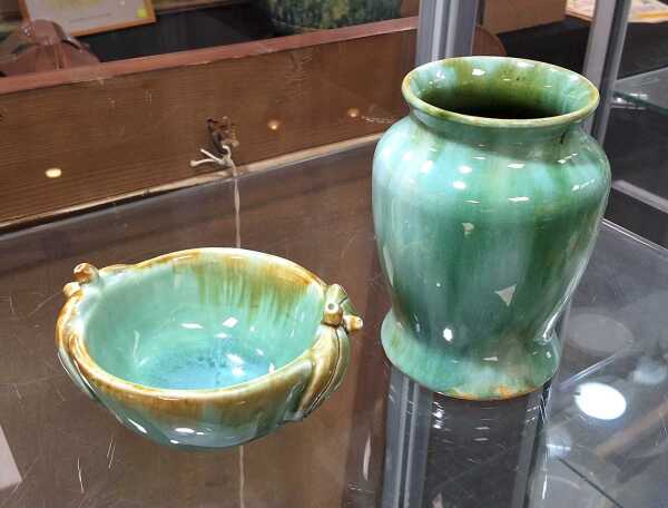 AUSTRALIAN POTTERY