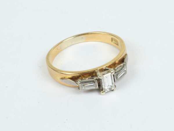 DIAMOND RING