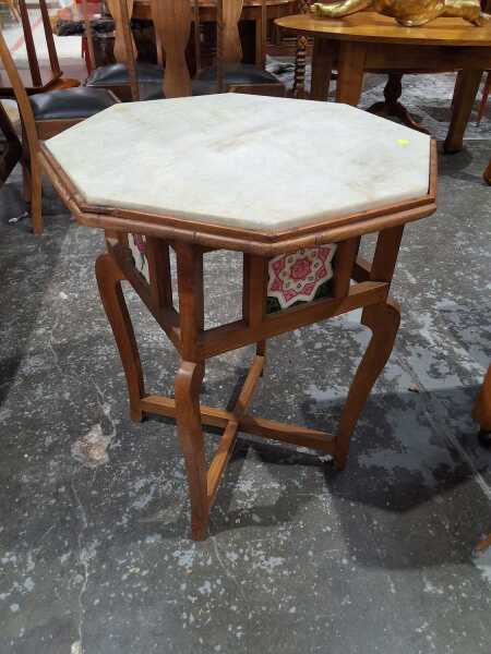 OCCASSIONAL TABLE