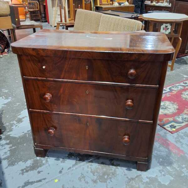 CHEST OF DRAWERS
