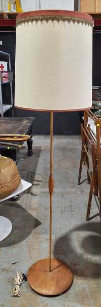 FLOOR LAMP