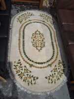 FLOOR RUG