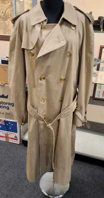 1176 · BURBERRY TRENCH COAT
