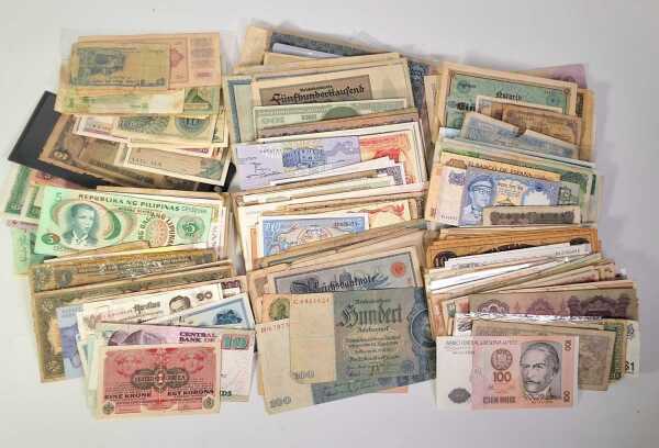BANKNOTES