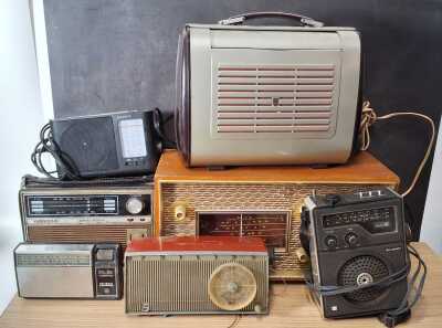 1260 · VINTAGE RADIOS