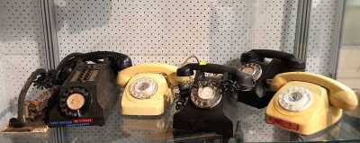 1259 · VINTAGE PHONES