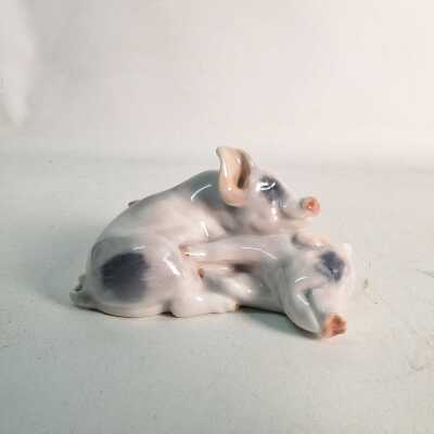 1258 · PORCELAIN FIGURE