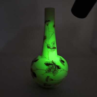 1335 · GLASS VASE
