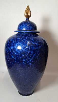 1320 · LIDDED URN