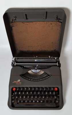 1307 · TRAVEL TYPEWRITER
