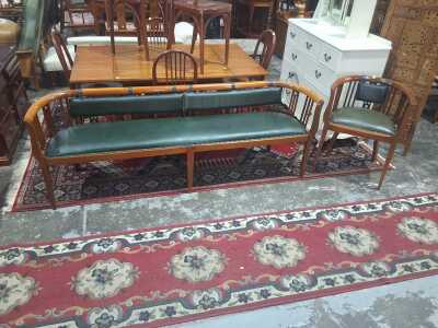 152 · SETTEE AND TUB CHAIR