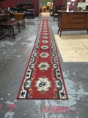 150 · HALL RUNNER
