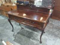 SERVING TABLE