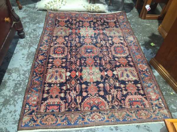 FLOOR RUG