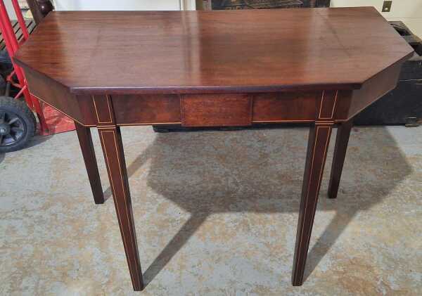 CONSOLE TABLE