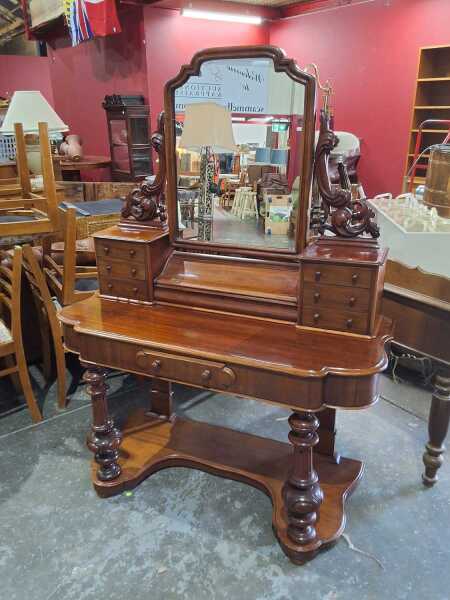 DRESSER