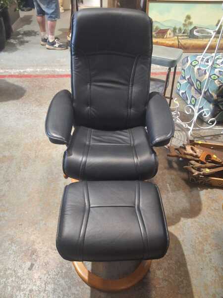 RECLINER AND STOOL