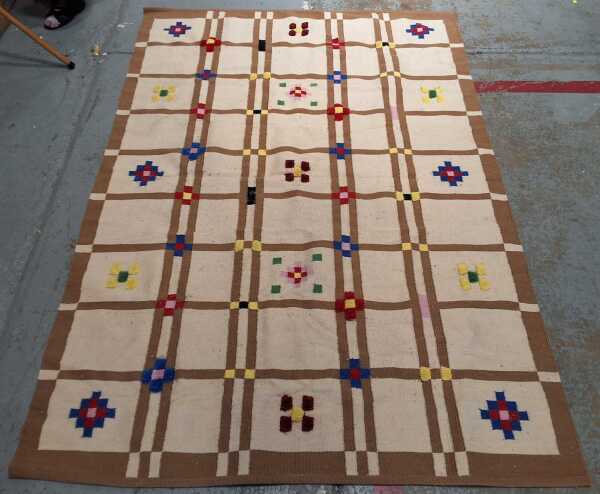 FLOOR RUG