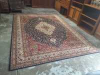 FLOOR RUG