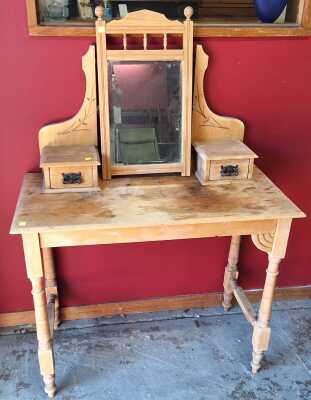 422 · QUEEN ANNE DRESSER