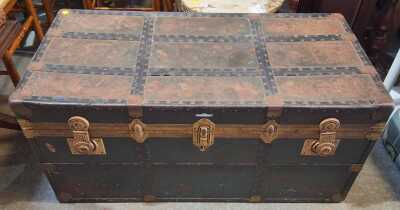 369 · STEAMER TRUNK
