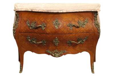 BOMBE COMMODE