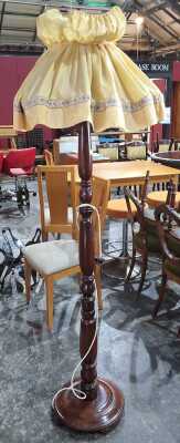 FLOOR LAMP