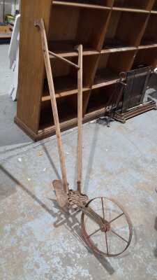CULTIVATOR