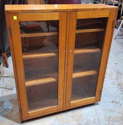 PETITE OAK BOOKCASE