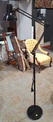 FLOOR LAMP