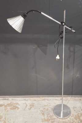 FLOOR LAMP