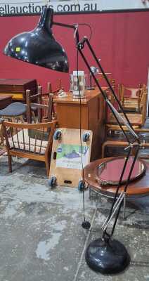 FLOOR LAMP