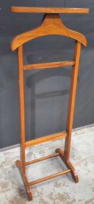 44 · VALET STAND