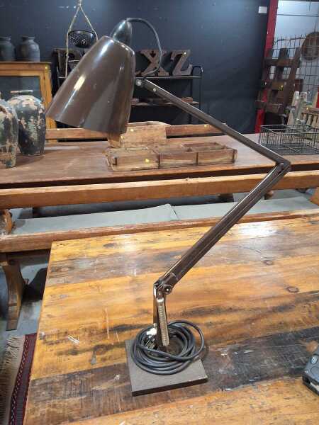 PLANET DESK LAMP