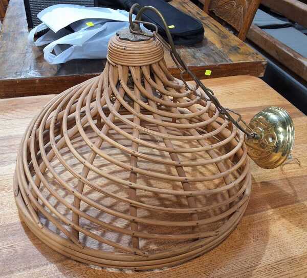 LIGHT FIXTURE
