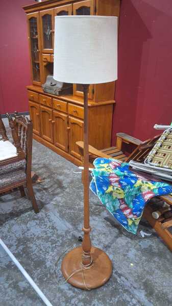 FLOOR LAMP