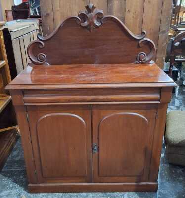 Chiffonier