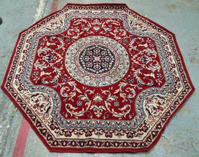 122 · OCTAGONAL RUG